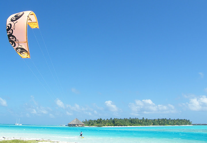 Kite-Surfing-in-the-Lagoon.jpg