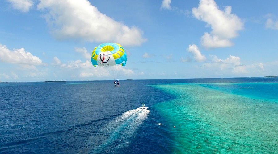 parasailing_1020_001.jpg